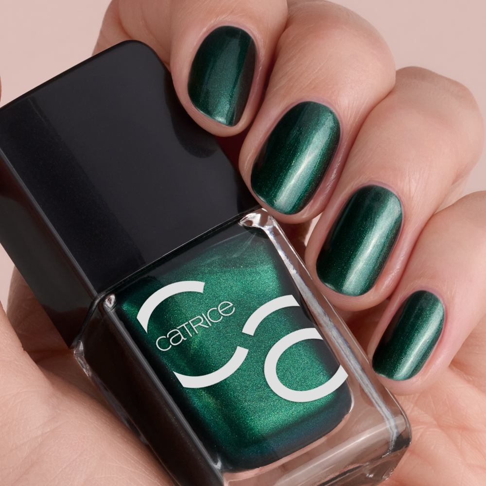 Bild: Catrice ICONAILS Gel Lacquer Nagellack deely in green
