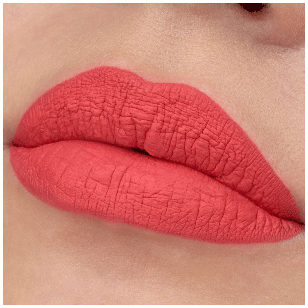 Bild: essence 8h Matte Liquid Lippenstift Fiery Red