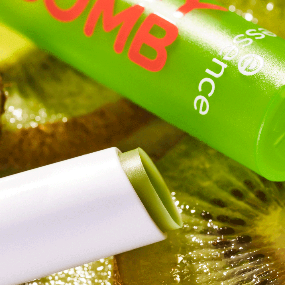 Bild: essence JUICY BOMB glossy butter balm Kiwi To My Heart