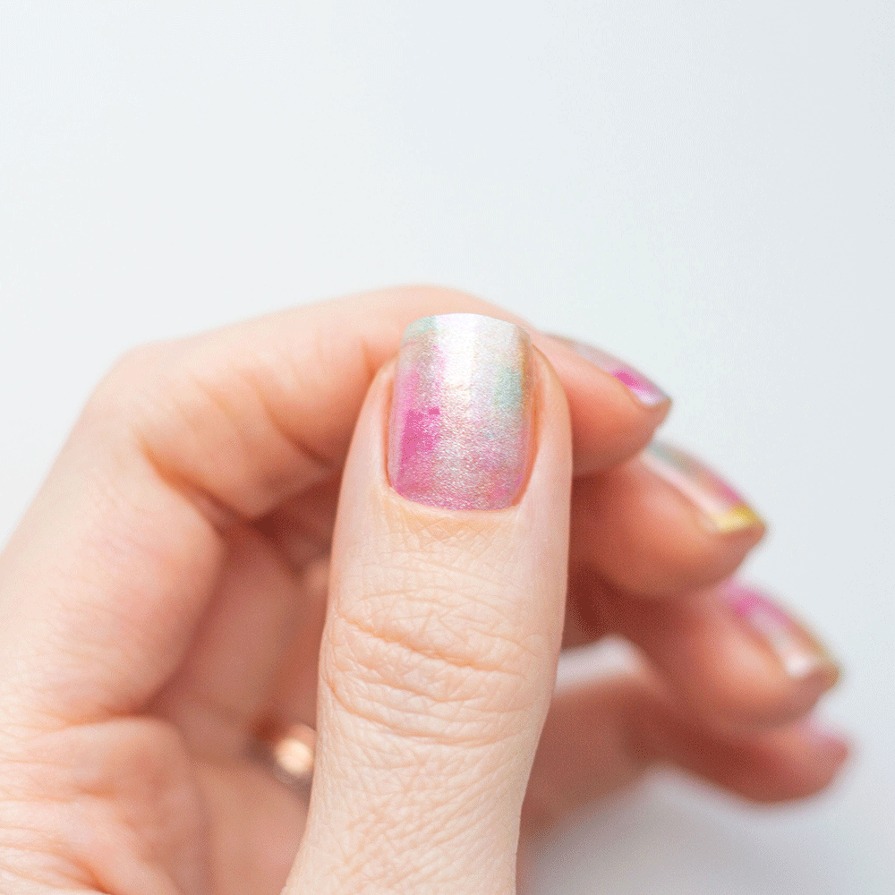 Bild: Avoa Nagelfolien Happy Little Accidents happy little accidents