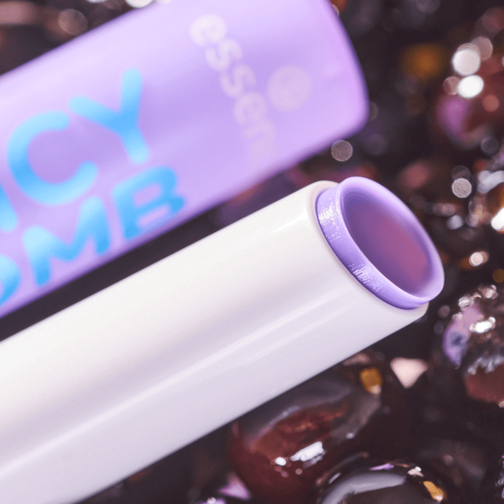 Bild: essence JUICY BOMB glossy butter balm So Berry Cute