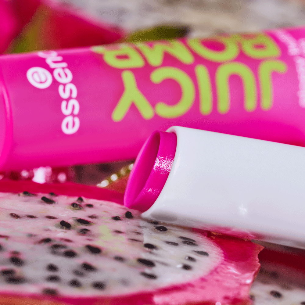 Bild: essence JUICY BOMB glossy butter balm Time To Pitaya