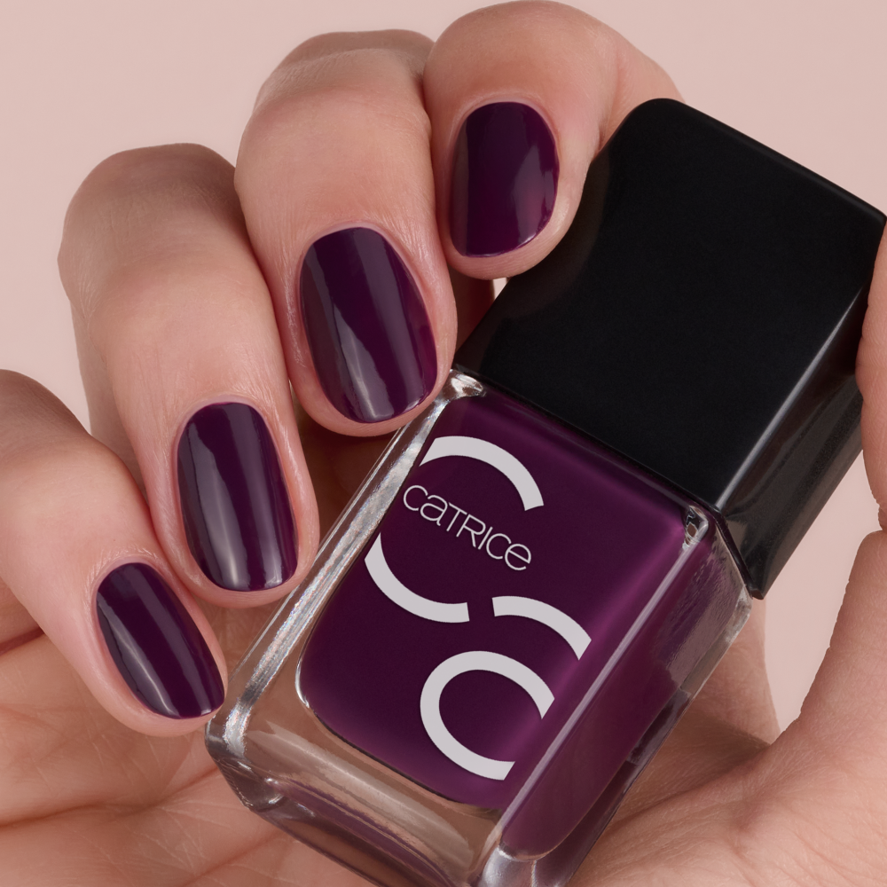 Bild: Catrice ICONAILS Gel Lacquer Nagellack purple pain