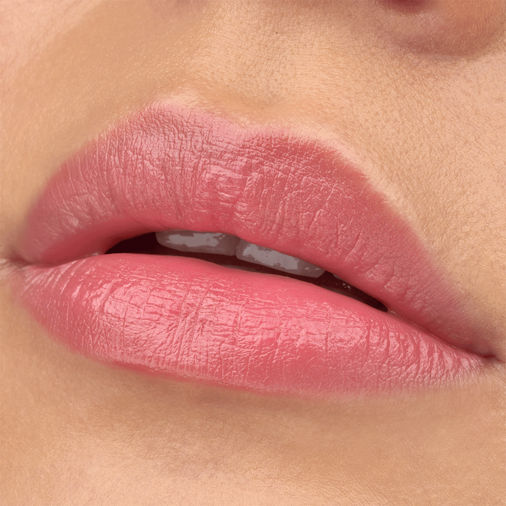 Bild: essence Tinted Kiss Hydrating Lip Tint coral colada