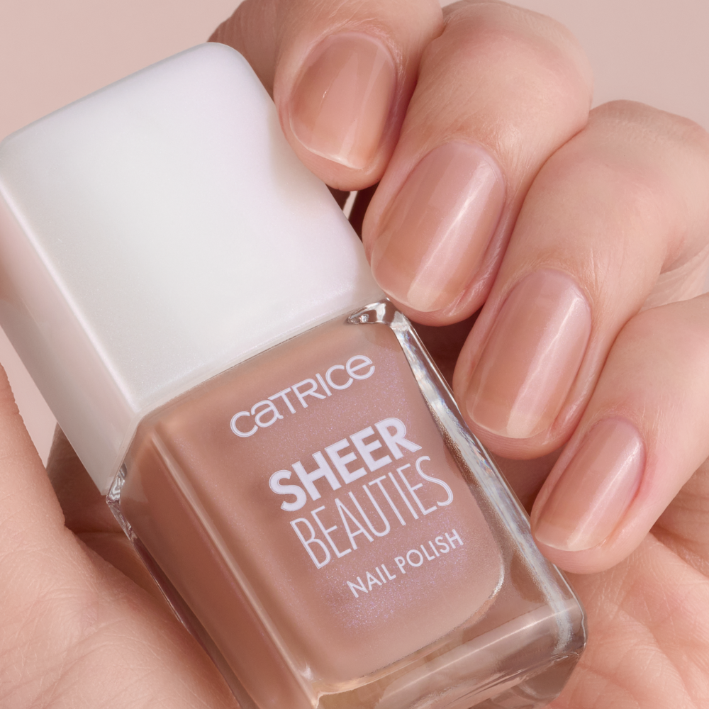 Bild: Catrice Sheer Beauties Nagellack love you latte