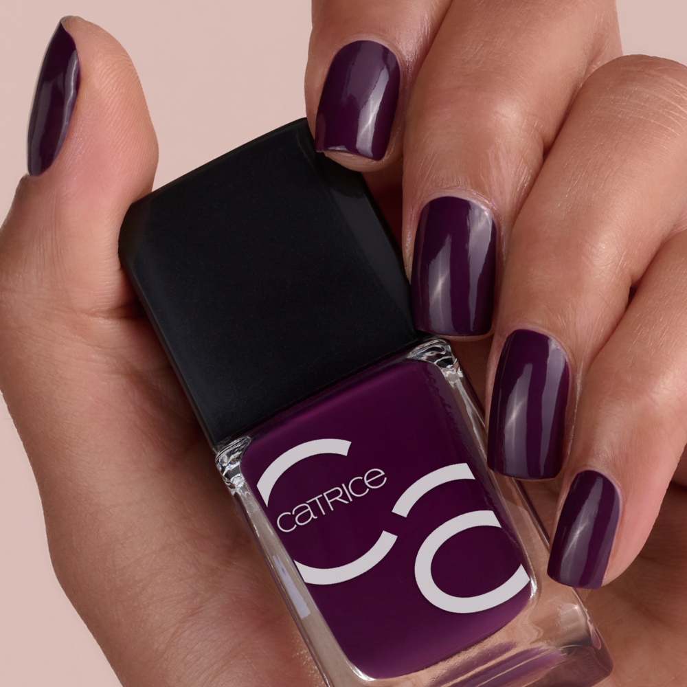 Bild: Catrice ICONAILS Gel Lacquer Nagellack purple pain