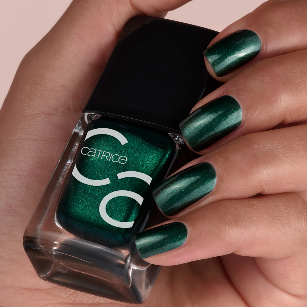 Bild: Catrice ICONAILS Gel Lacquer Nagellack deely in green